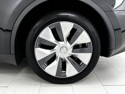 Used 2024 Tesla Model Y Long Range image 44