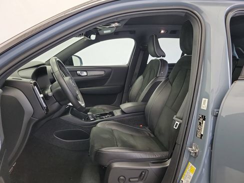 Used 2021 Volvo XC40 T4 R-Design w/ Climate Package FWD image 18