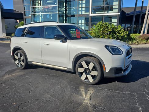 Certified 2025 MINI Cooper Countryman S w/ Comfort Package Max image 2