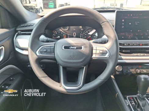 Used 2024 Jeep Compass Latitude AWD/4WD image 10