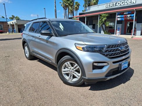 Used 2023 Ford Explorer XLT w/ Equipment Group 202A RWD image 1