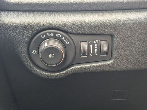 New 2026 Chrysler Pacifica Select FWD image 22