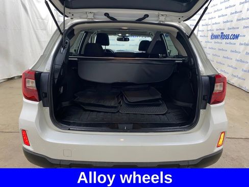 Used 2017 Subaru Outback 2.5i Premium image 11