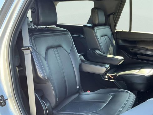 Used 2020 Ford Expedition Limited image 18
