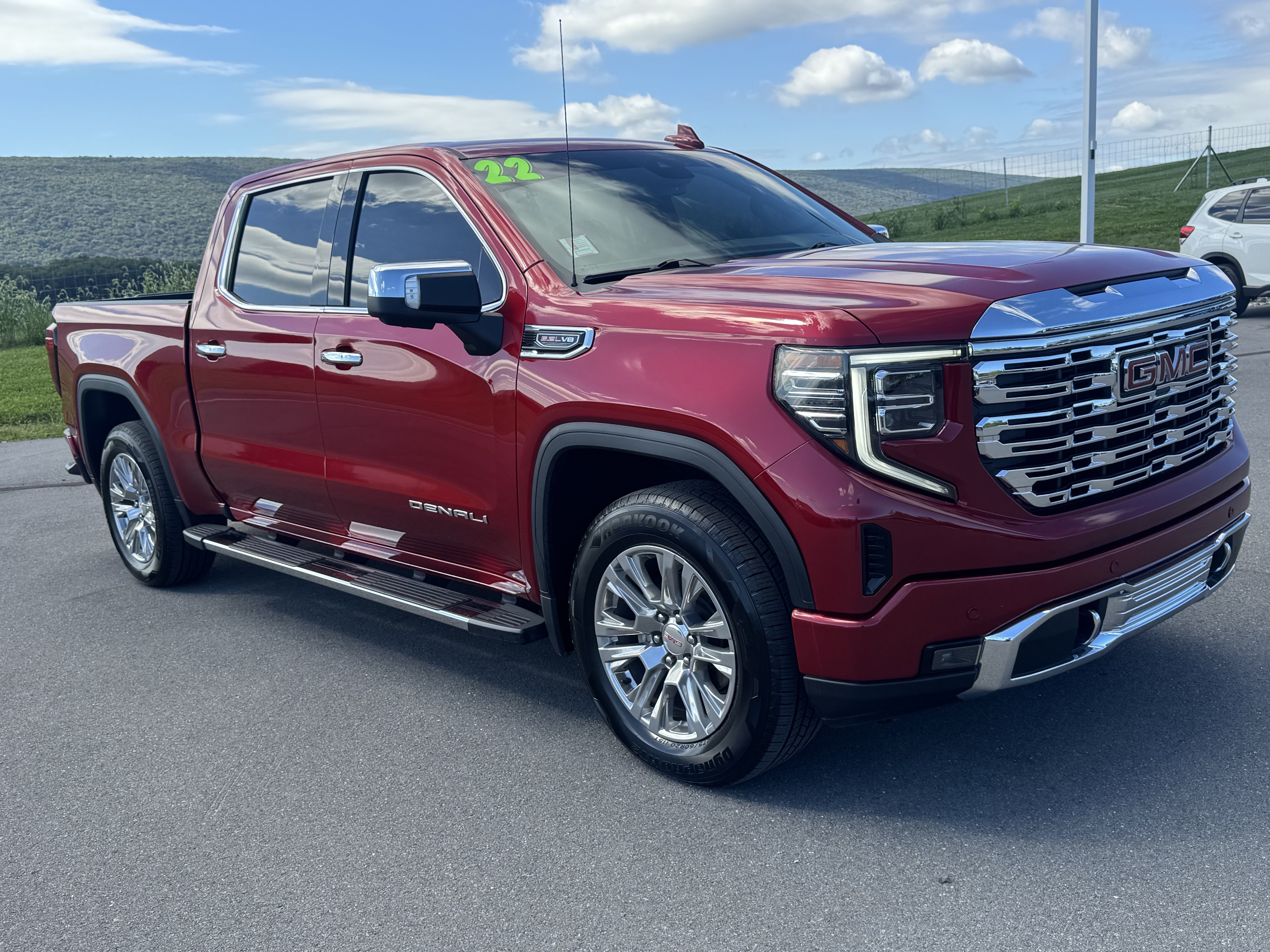 Used 2022 GMC Sierra 1500 Denali AWD/4WD image 1
