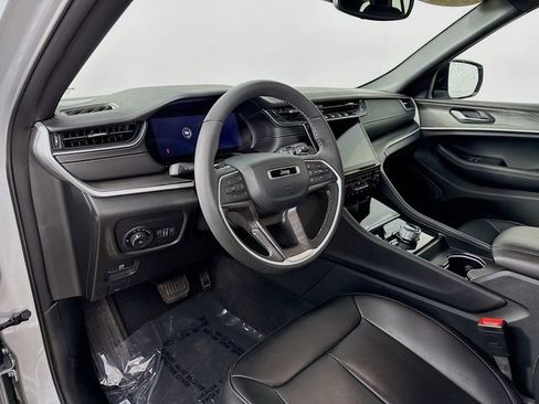 Used 2024 Jeep Grand Cherokee Limited w/ Black Appearance Package image 9