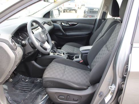 Used 2018 Nissan Rogue Sport SV image 16