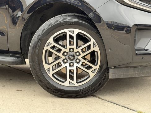 Used 2025 Ford Expedition Max Active AWD/4WD image 3