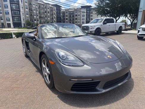 Used 2017 Porsche 718 Boxster RWD image 12