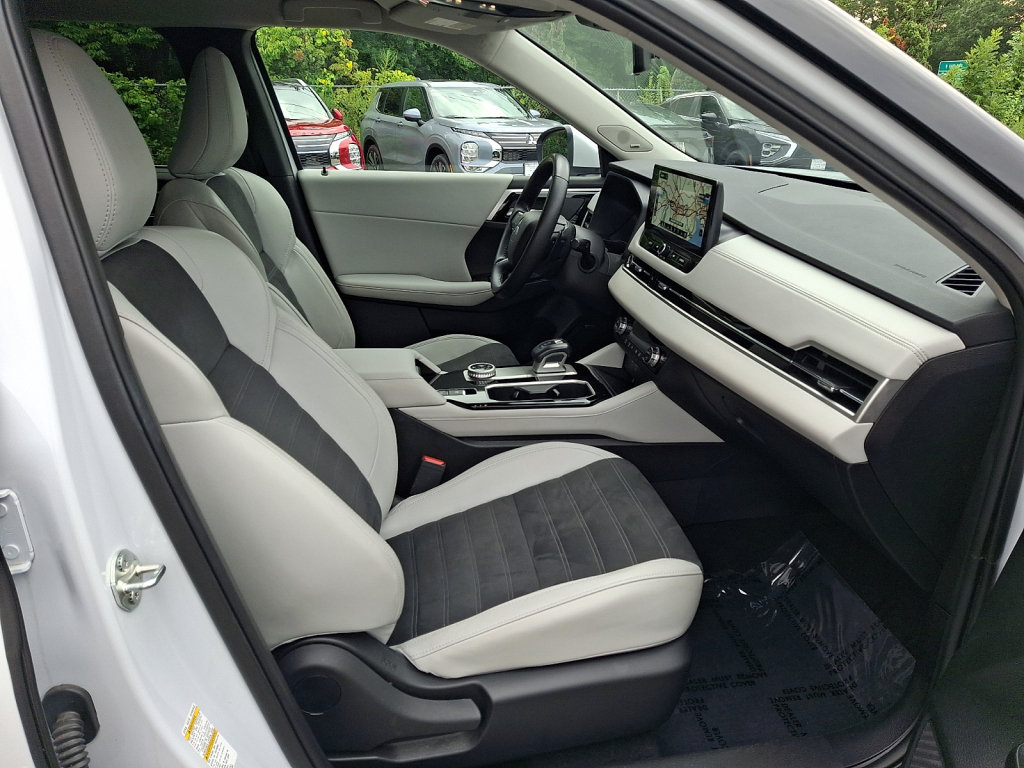 Used 2025 Mitsubishi Outlander SE AWD/4WD image 11