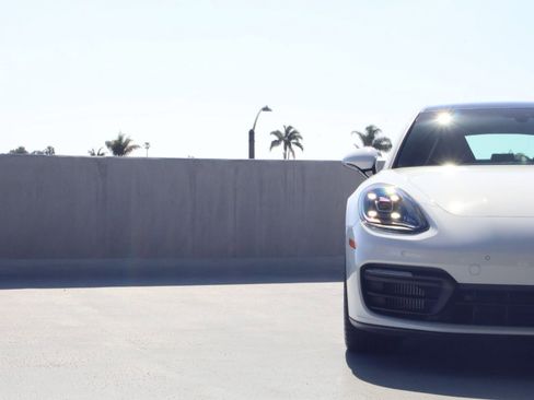 Certified 2022 Porsche Panamera 4 w/ Premium Package image 12