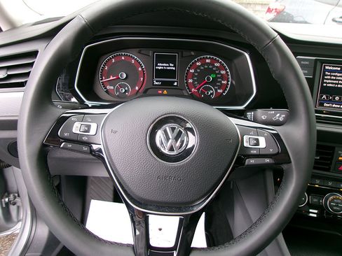 Used 2020 Volkswagen Jetta SE w/ SE Cold Weather Package image 19