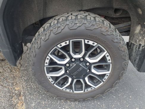 Used 2023 GMC Sierra 2500 AT4 w/ AT4 Preferred Package AWD/4WD image 10