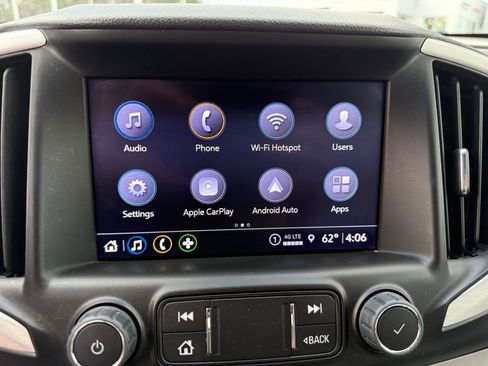 Used 2024 GMC Terrain SLT image 19