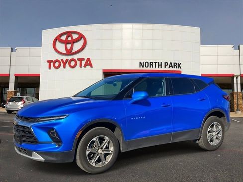 Used 2025 Chevrolet Blazer LT image 1