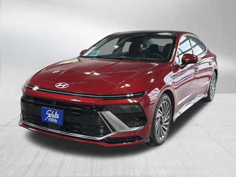 Used 2024 Hyundai Sonata Limited image 3
