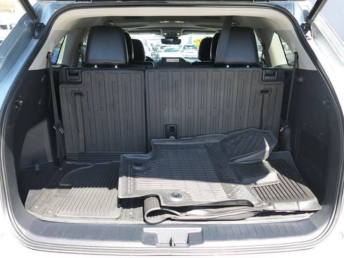 Used 2021 Toyota Highlander XLE FWD image 26