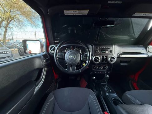 Used 2018 Jeep Wrangler Unlimited Sahara w/ Connectivity Group AWD/4WD image 43