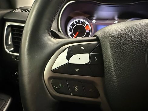 Used 2019 Jeep Cherokee Limited FWD image 18