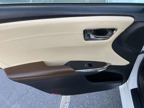 Used 2015 Toyota Avalon XLE Premium image 19