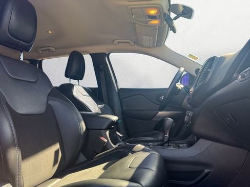 Used 2019 Jeep Cherokee Latitude Plus image 15