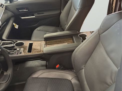 Used 2026 Toyota Sienna Platinum image 5