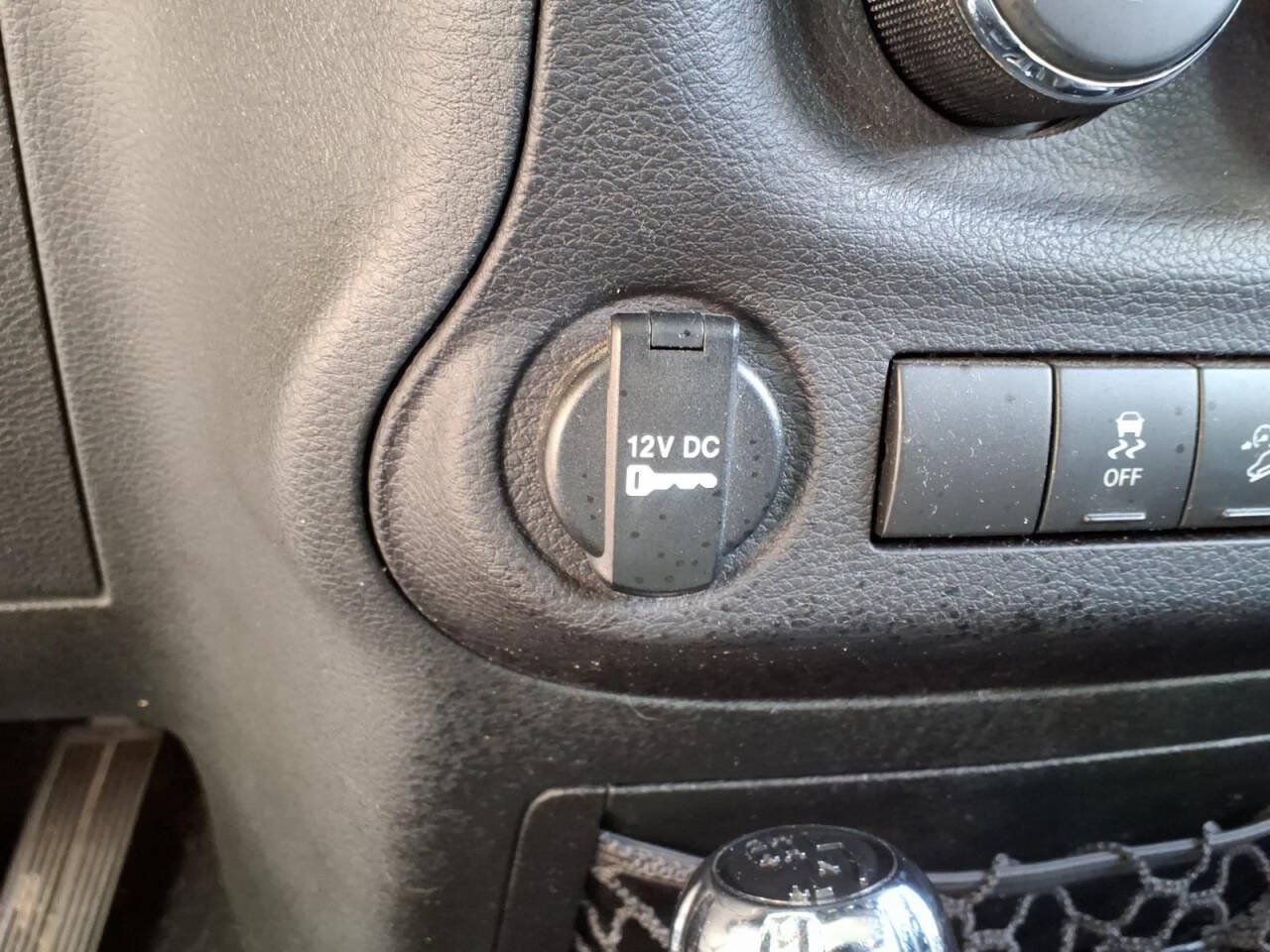 Used 2017 Jeep Wrangler Unlimited Sport w/ Connectivity Group AWD/4WD image 10