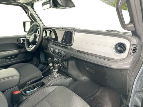 Used 2025 Jeep Wrangler Unlimited Sahara image 30