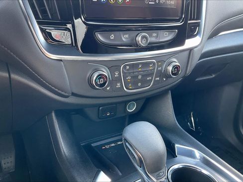 Used 2023 Chevrolet Traverse LT FWD image 32
