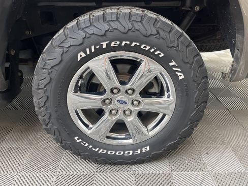 Used 2019 Ford F150 Lariat w/ Equipment Group 502A Luxury AWD/4WD image 30