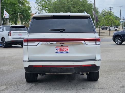 Used 2023 Lincoln Navigator Reserve AWD/4WD image 5