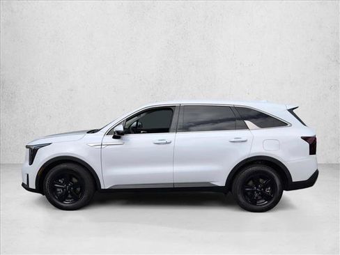 Used 2025 Kia Sorento LX FWD image 9
