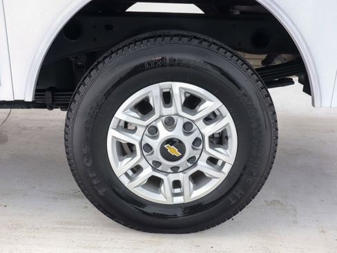Used 2024 Chevrolet Silverado 2500 LT w/ Convenience Package image 31