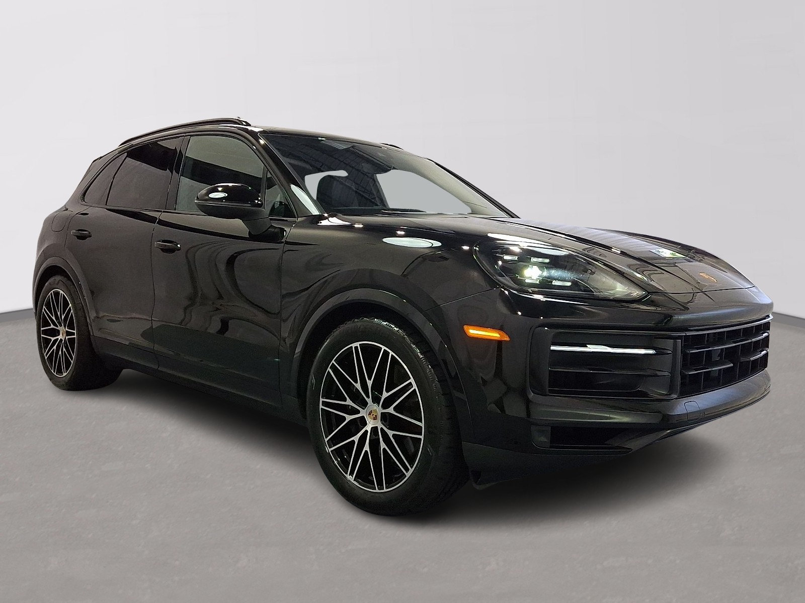Used 2024 Porsche Cayenne AWD/4WD image 3