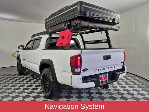 Used 2018 Toyota Tacoma TRD Off-Road w/ Technology Package AWD/4WD image 6
