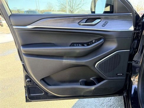 Used 2023 Jeep Grand Cherokee Overland image 14