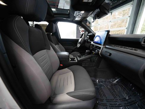 Used 2024 Toyota Tacoma TRD Sport w/ TRD Sport Upgrade Package image 26