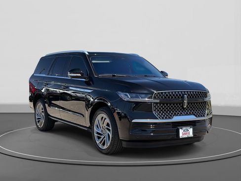 Used 2025 Lincoln Navigator Reserve AWD/4WD image 3