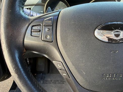 Used 2011 Hyundai Genesis 3.8 RWD image 27
