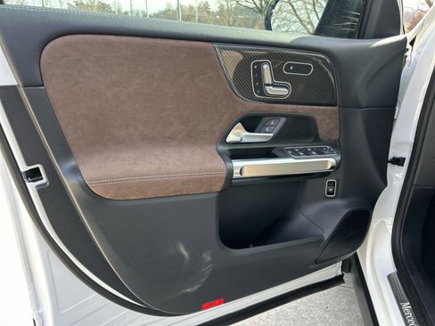 New 2025 Mercedes-Benz GLB 250 4MATIC image 13