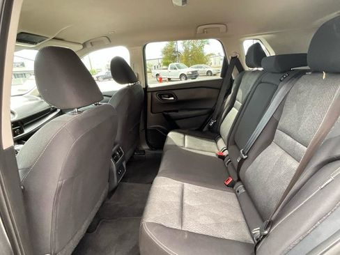 Used 2024 Nissan Rogue SV image 11