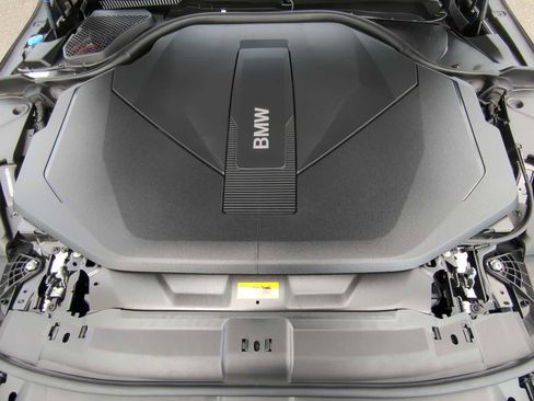 Used 2024 BMW i5 eDrive40i w/ Premium Package image 14