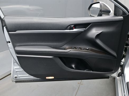 Used 2023 Toyota Camry XLE image 9