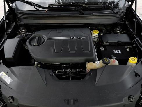 Used 2022 Jeep Cherokee Limited image 7