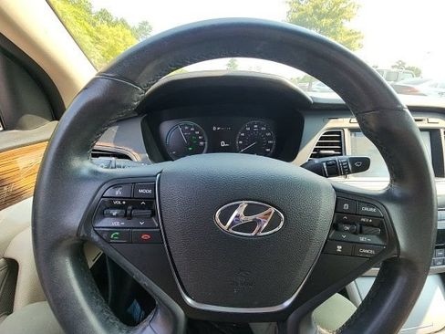 Used 2017 Hyundai Sonata Limited w/ Ultimate Package 02 FWD image 27