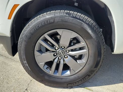 Certified 2025 Nissan Frontier SV RWD image 11