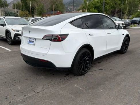 Used 2022 Tesla Model Y Long Range AWD/4WD image 3