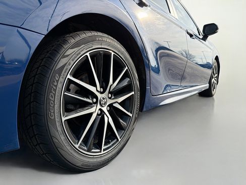 Used 2024 Toyota Camry SE image 14