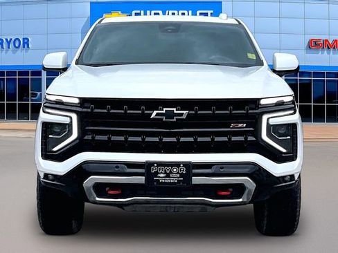 Used 2025 Chevrolet Suburban Z71 AWD/4WD image 2