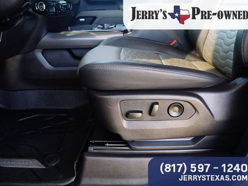 Used 2025 Chevrolet Silverado 2500 ZR2 w/ Technology Package AWD/4WD image 17